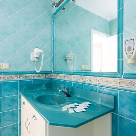 Stylish With Sea View, Wifi, Heated Pool, Bar *