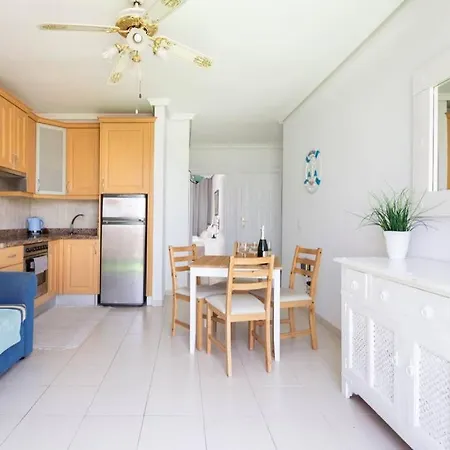 Stylish With Sea View, Wifi, Heated Pool, Bar
