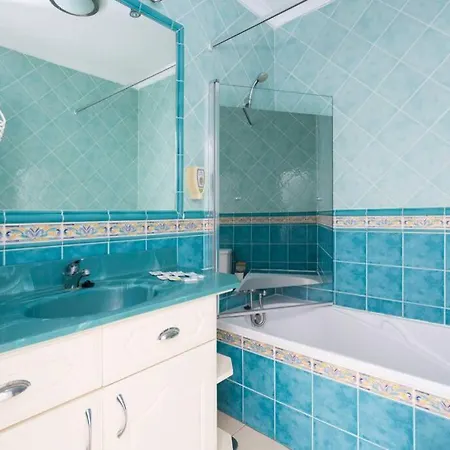 Stylish With Sea View, Wifi, Heated Pool, Bar